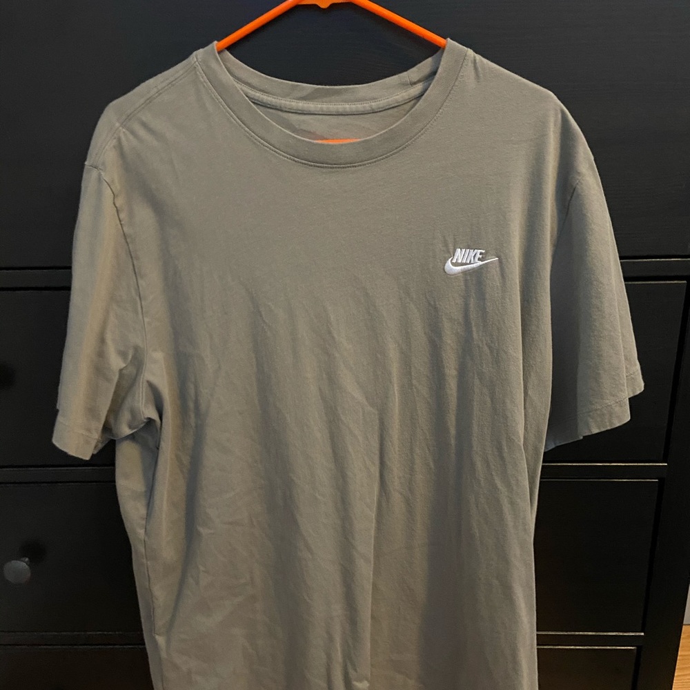 3 nike t shirts